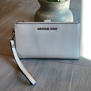 New without tags Michael Kors wristlet/wallet